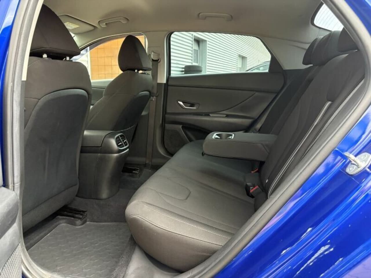 Hyundai Elantra - zdjęcie 12