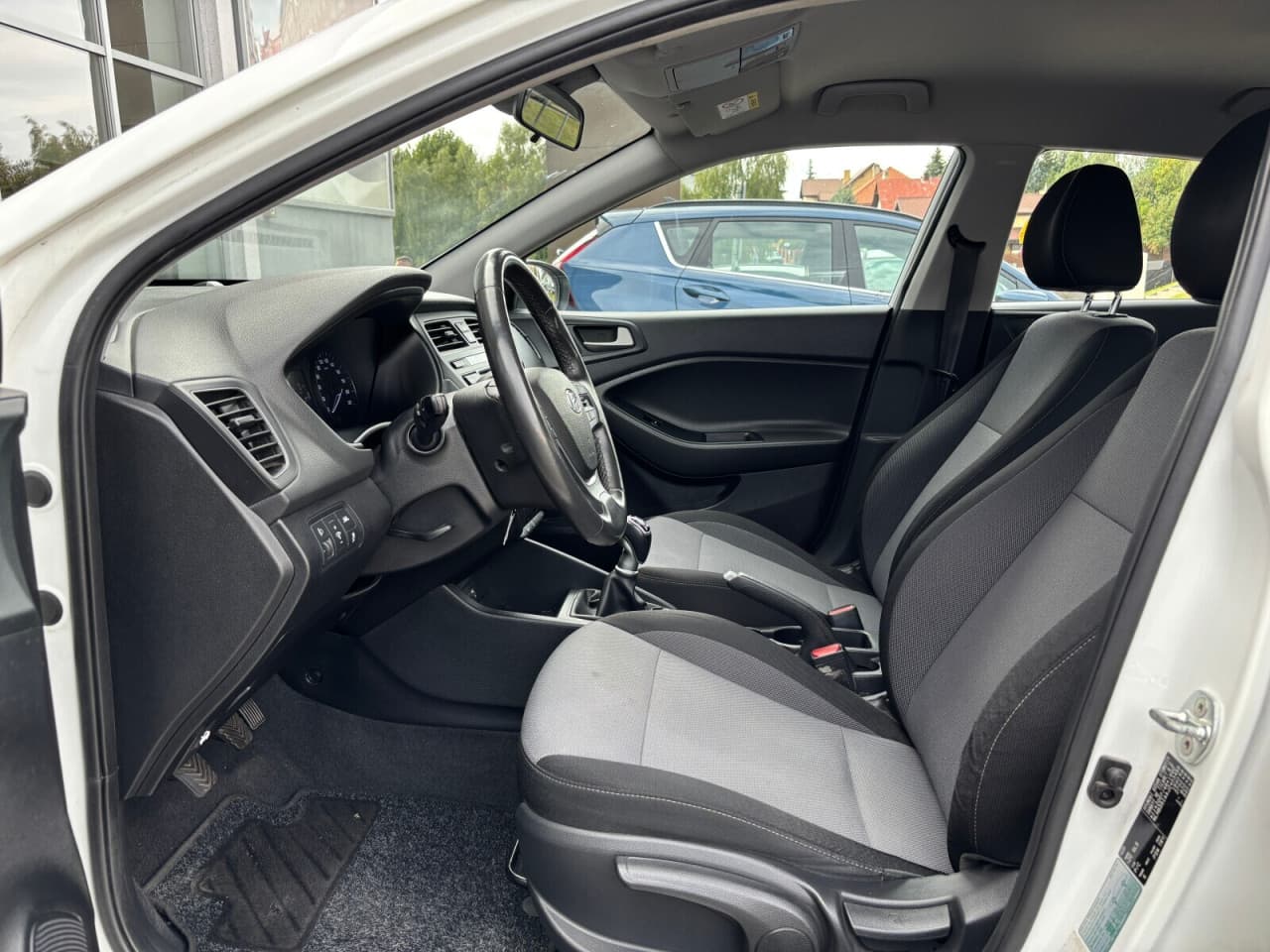 Hyundai i20 - zdjęcie 12