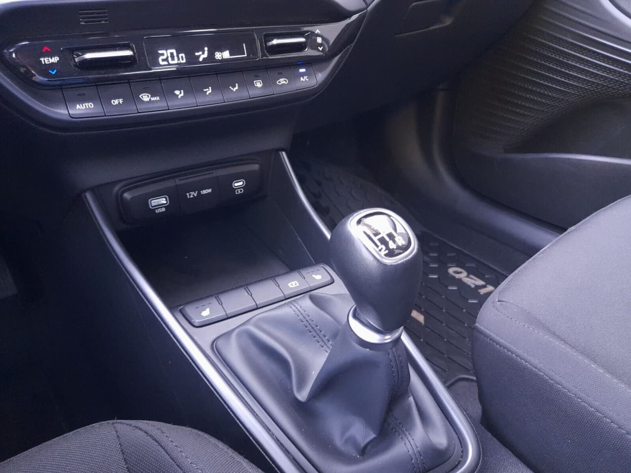 Hyundai i20 - zdjęcie 17