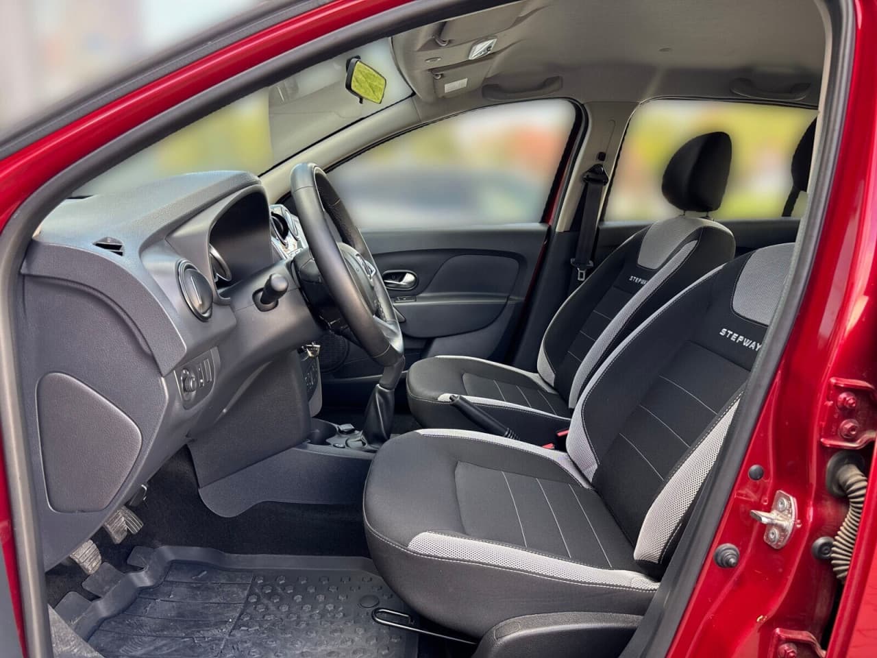 Dacia Sandero - zdjęcie 12