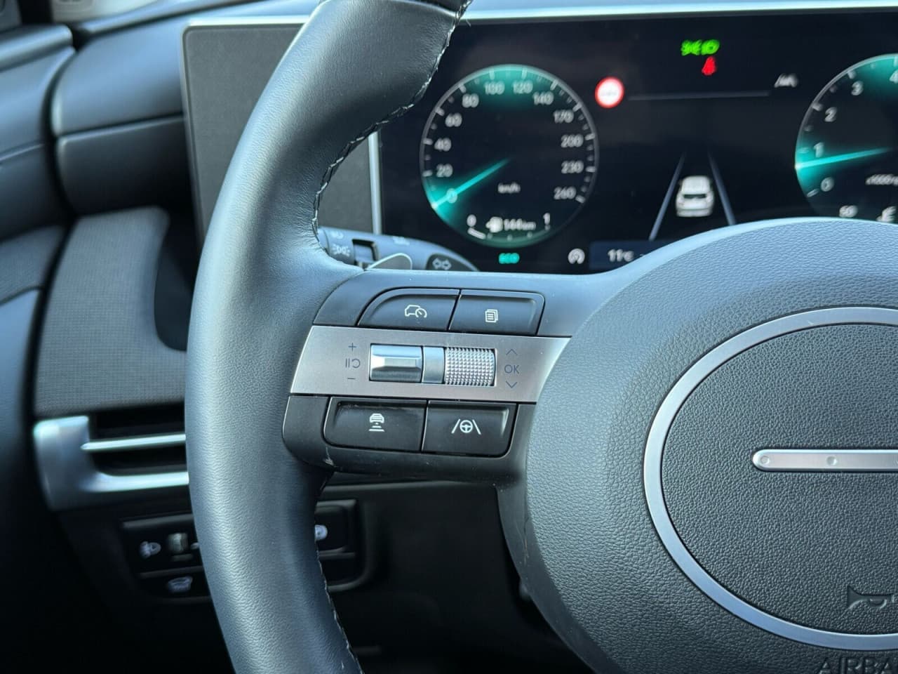 Hyundai Tucson - zdjęcie 12